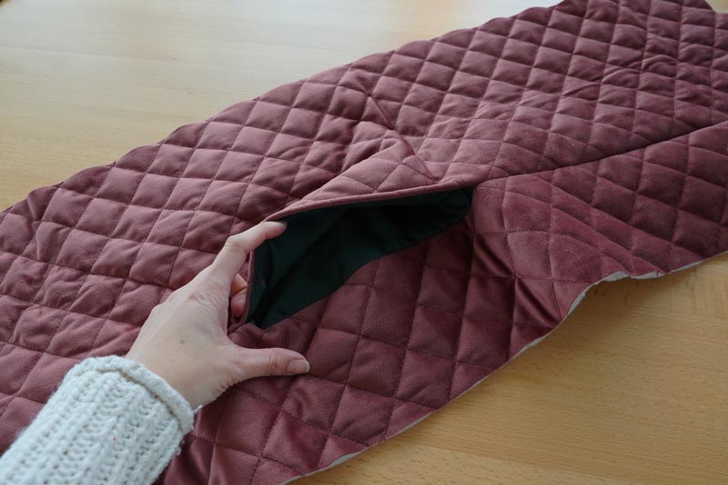 Free sewing tutorial - how to sew a women´s woven vest (sewing pattern included)