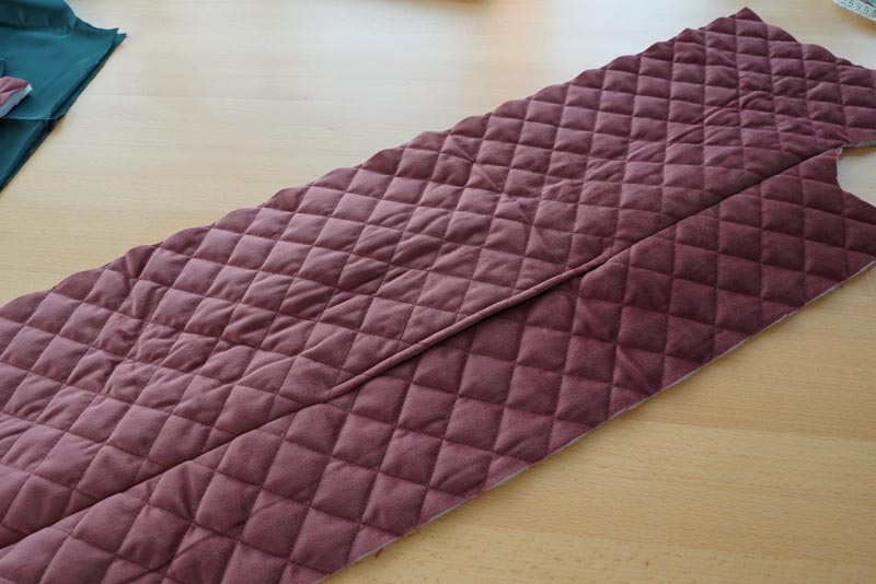 Free sewing tutorial - how to sew a women´s woven vest (sewing pattern included)