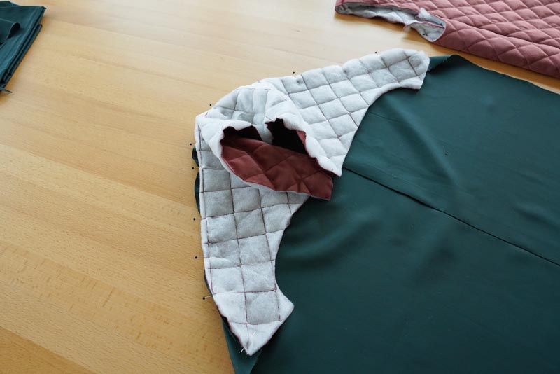 Free sewing tutorial - how to sew a women´s woven vest (sewing pattern included)