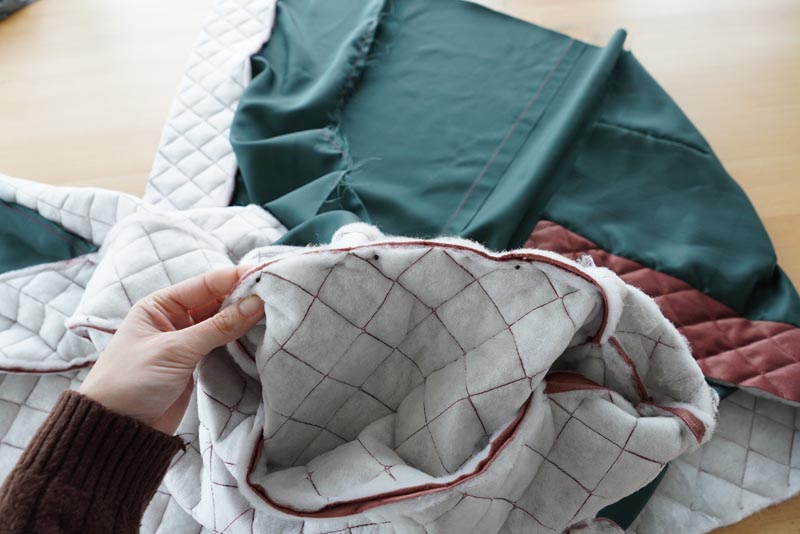 Free sewing tutorial - how to sew a women´s woven vest (sewing pattern included)