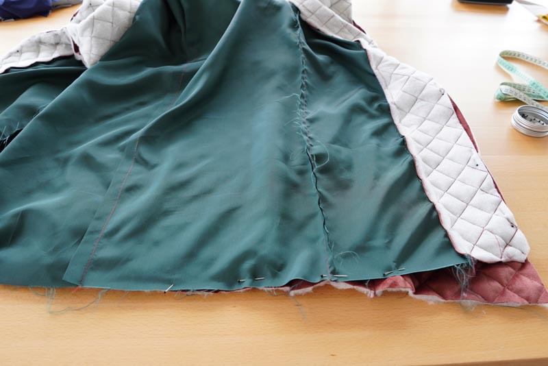 Free sewing tutorial - how to sew a women´s woven vest (sewing pattern included)