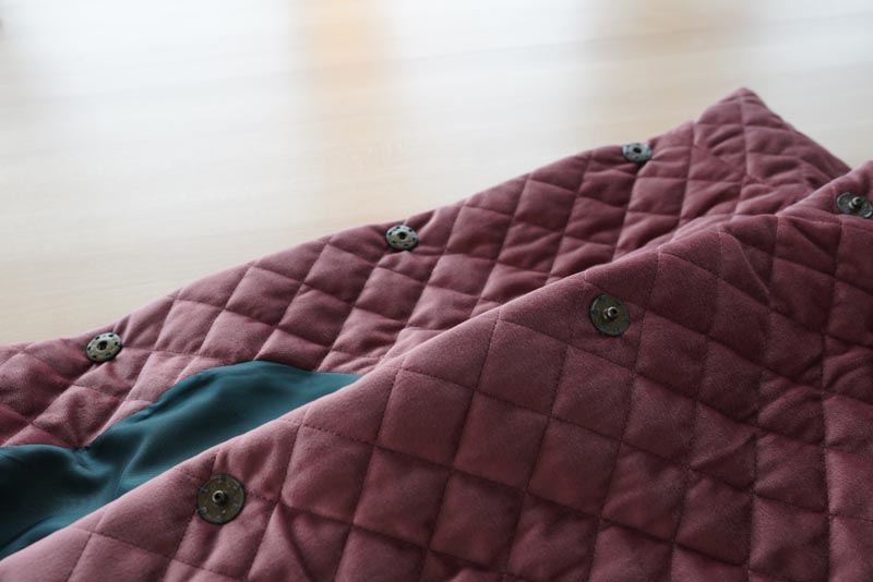 Free sewing tutorial - how to sew a women´s woven vest (sewing pattern included)