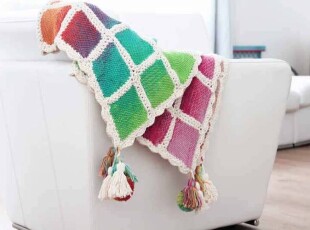 hand-knitted-rainbow-blanket-01