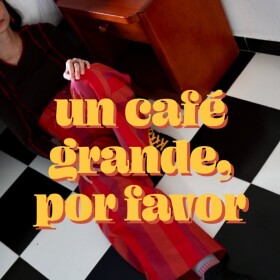 OOTW - dneska si sem jdu pohonit triko. A kalhoty a mikinu. Heleď, tenhle outfit tady strašně žerou. Už několik španělek nezávisle na sobě se mě zeptalo, “odkud jsem a že se jim líbí můj styl”. No nebudu lhát, lichotí mi to moc!

Že nejsem místní je jasný hned po první větě, protože moje španělština sestává jen ze základních frází, který se navíc ve většině případu týkají jídla. Na druhou stranu si tu s tím dost vystačím. 😂

No ale moje odpověď, že z Česka, vyvolává pochybovačné pohledy. Napříště se zeptám, jaký je jejich tip. To by mě zajímalo.

Každopádně se nedivím, že je to baví, protože i já tohle kombo mám moc ráda a tahám ho furt.

Nosím:
• kalhoty 70’s
• triko INSIDE OUT
• mikinu MOUNTAINS

Všechny střihy najdeš na webu. Tak si taky ušij kousek Špáňa!