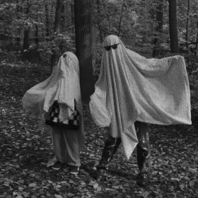 October. Trochu doma neceníme všechny ty přeblázněné plastové rychloobrátkové věci, ale Halloween si umíme užít taky. Už jsme připravení! Maličkosti! ♥️

#prosikulkycz #sitijakozivotnistyl #halloween #october #littlethings