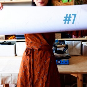 Možná nepotřebujeme víc nových věcí.
Možná stačí dát nový smysl těm, které už jsou kolem nás. 

Někdy nehledáme nový začátek.
Jen nový pohled na to, co už dávno máme. 🌿