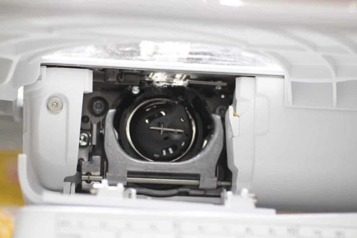 How to choose a sewing machine, bobbin case