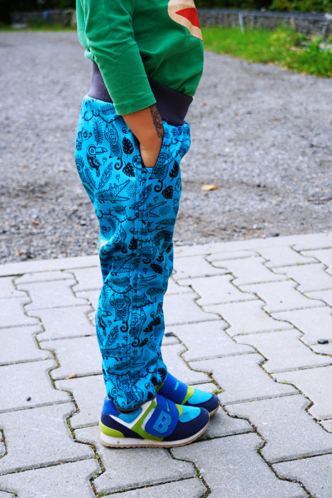 SEWING INSTRUCTIONS FOR CHILDREN'S SOFTSHELL PANTS (+ PATTERN)