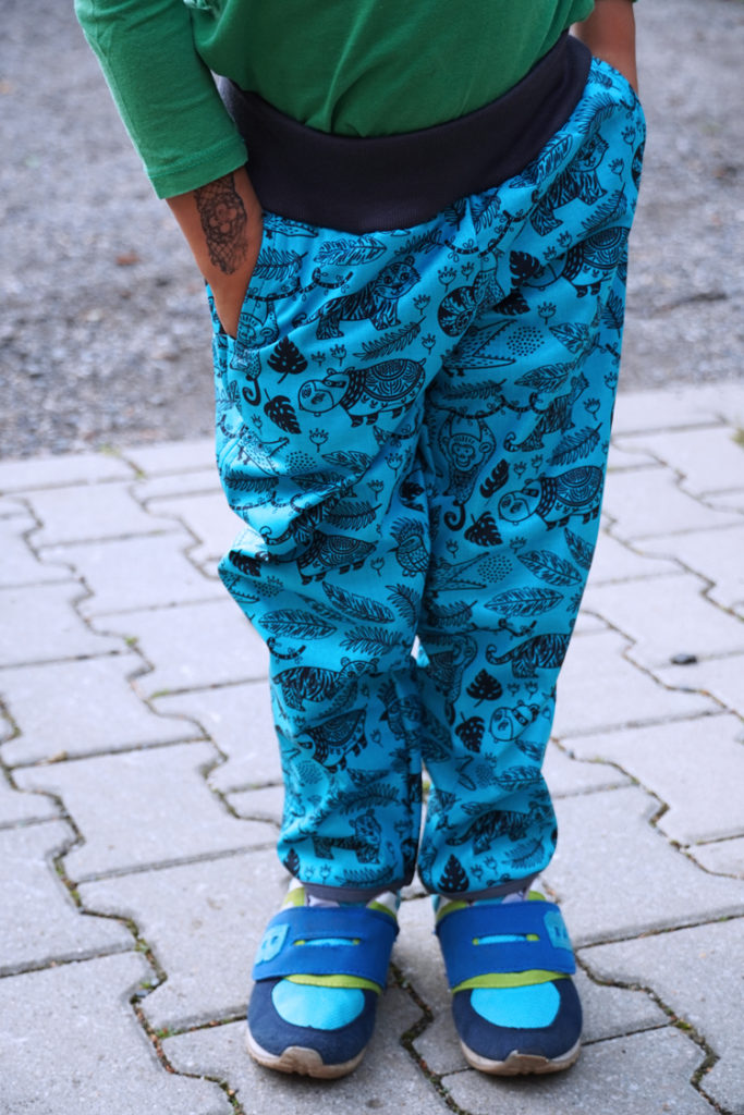 SEWING INSTRUCTIONS FOR CHILDREN'S SOFTSHELL PANTS (+ PATTERN)