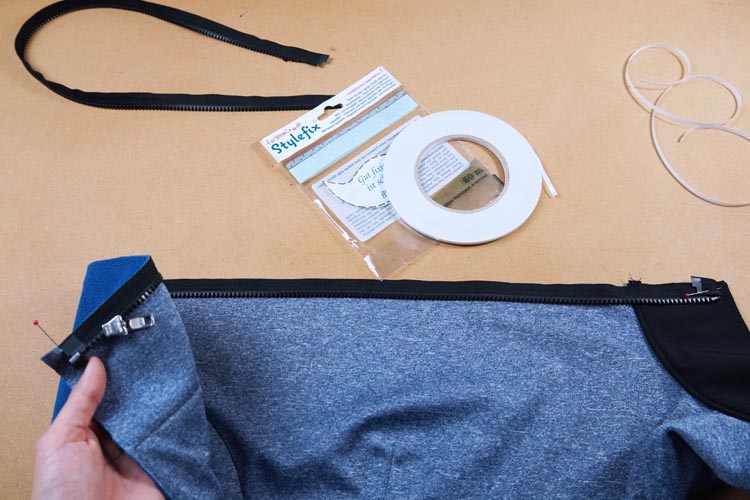 HOW TO SEW IN THE ZIPPER WITH UNDERLAP