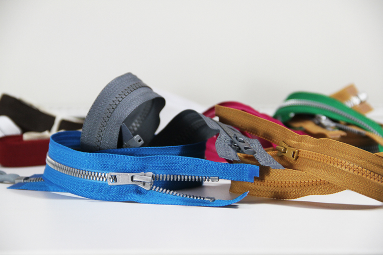 HOW TO SEW IN THE ZIPPER WITH UNDERLAP