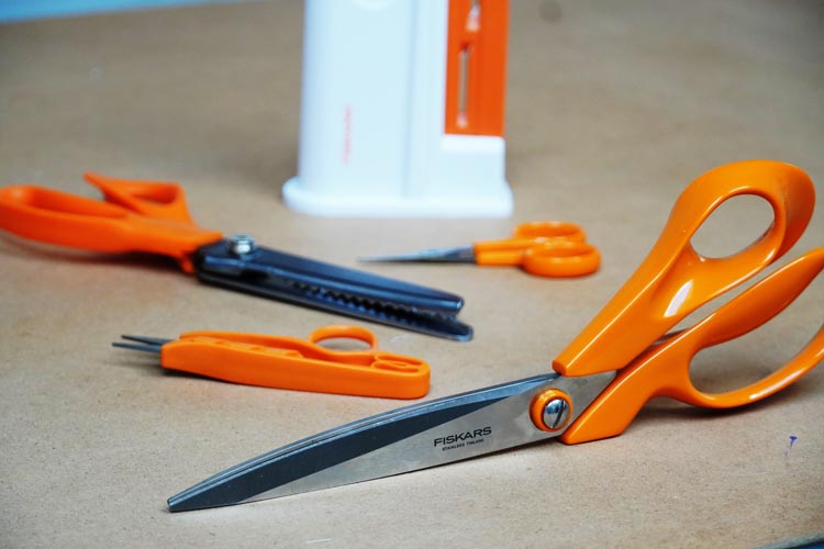How to choose tailor's scissors & cutting tools